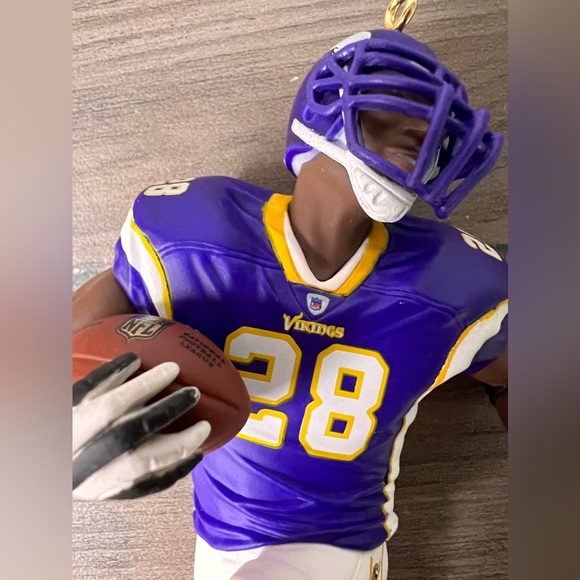 Hallmark NEW 2011 NFL Football Legends Adrian Peterson 17th Christmas Ornament - Picture 5 of 10